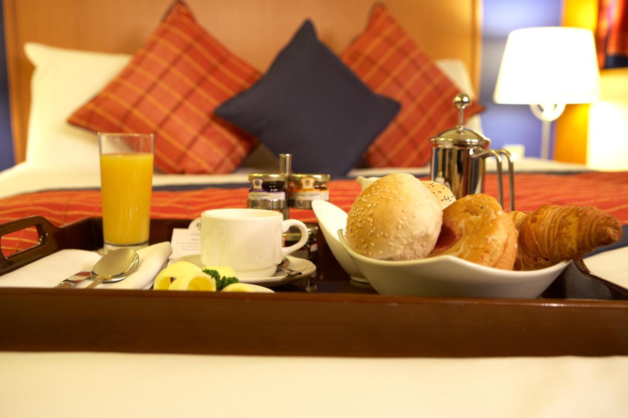 The Bull Hotel; Sure Hotel Collection By Best Western ปีเตอร์โบโรห์ ภายนอก รูปภาพ